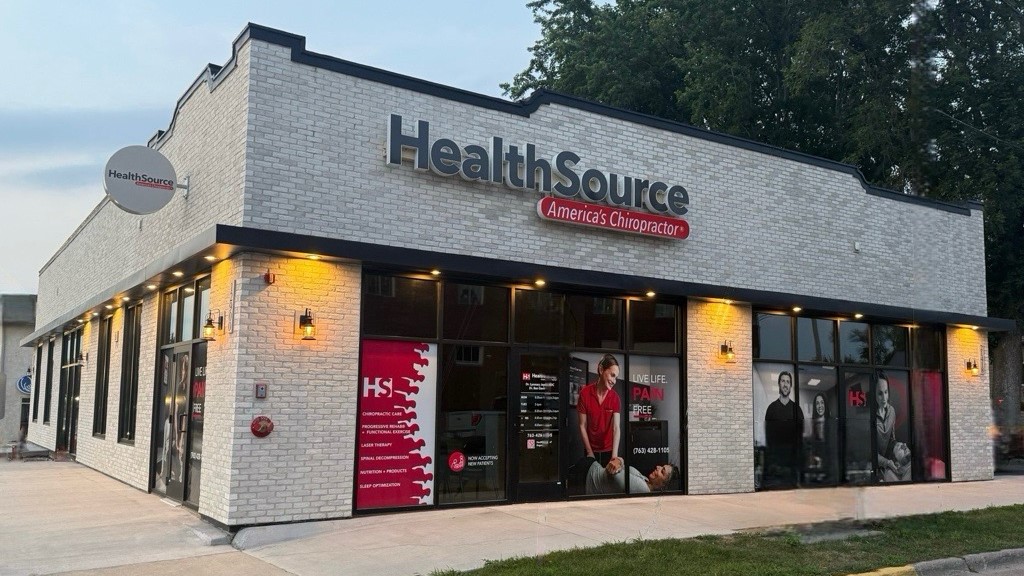 Exterior entrance of HealthSource of Rogers.