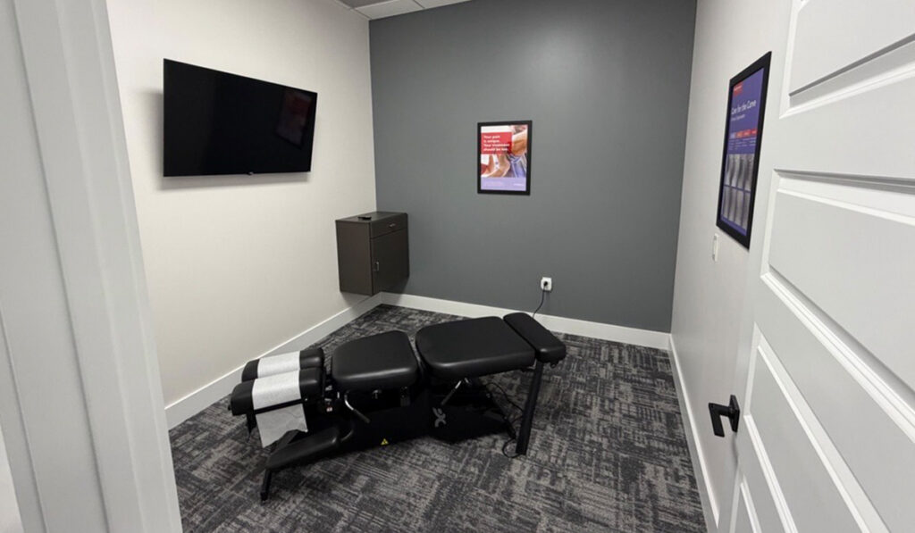 A chiropractic treatment room at HealthSource of County Line Road.