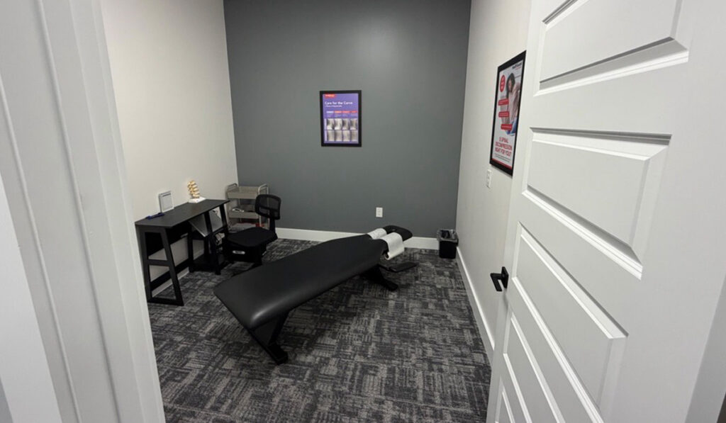 A chiropractic treatment room at HealthSource of County Line Road.